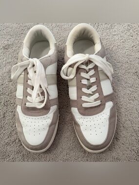 Universal Thread White and Taupe Low-Top Sneakers